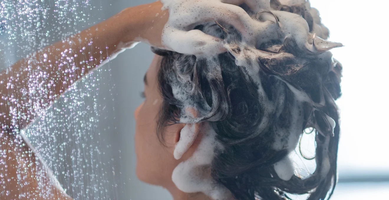 quels-sont-les-ingredients-actifs-les-plus-efficaces-dans-les-shampoings-anti-pelliculaires